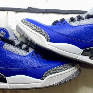 Jordan 3 Retro
Varsity Royal Cement